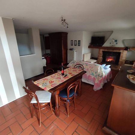 Independent Apartment With A Fabulous Patio - Casa Penny Cisano sul Neva المظهر الخارجي الصورة