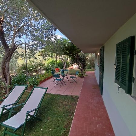 Independent Apartment With A Fabulous Patio - Casa Penny Cisano sul Neva المظهر الخارجي الصورة