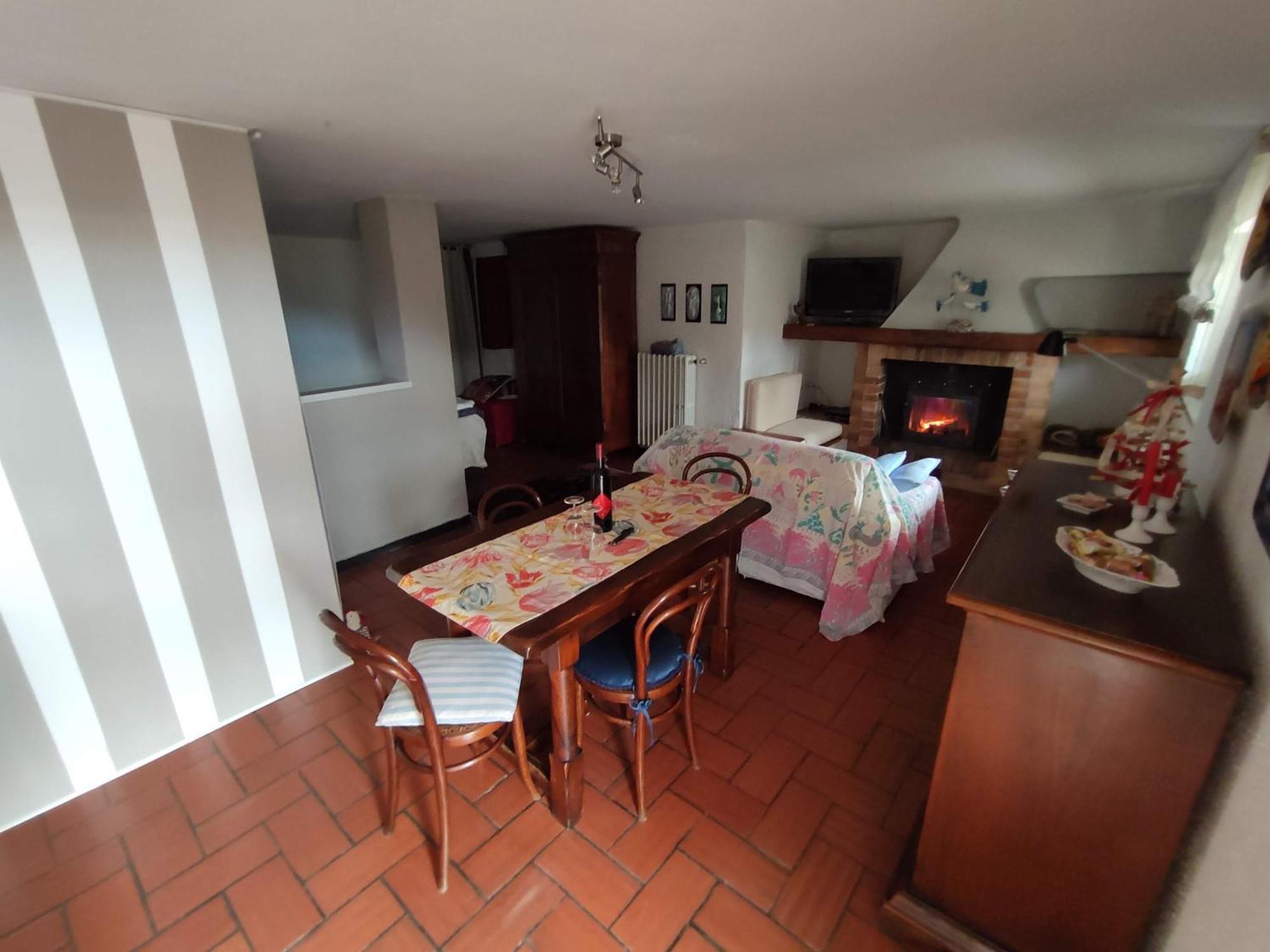 Independent Apartment With A Fabulous Patio - Casa Penny Cisano sul Neva المظهر الخارجي الصورة