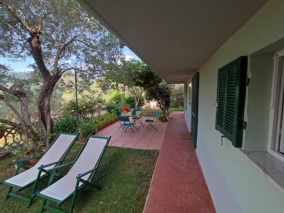 Independent Apartment With A Fabulous Patio - Casa Penny Cisano sul Neva المظهر الخارجي الصورة